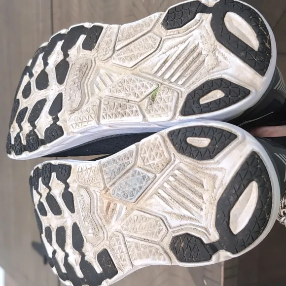 Hoka One One Clifton 7 Black White Running Shoes Sneakers Women's Size 7