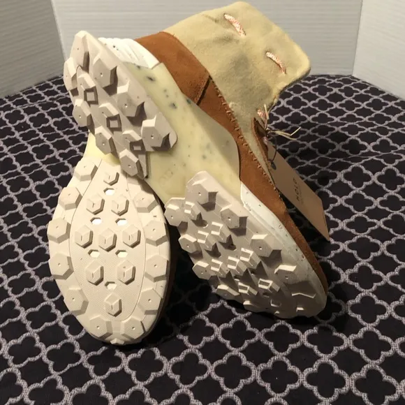 Holo Womens Quorra Sand Beige Hiking Outdoor Sneaker Boots Moccasin Style Sz 9
