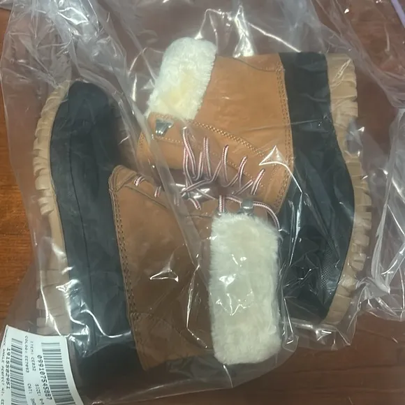 J Crew Perfect Winter boots in nubuck and sherpa CE832