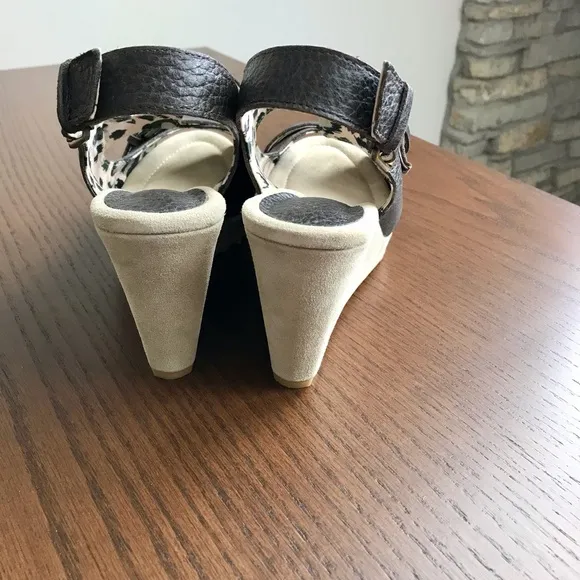 Johnston &amp; Murphy Women’s Brown Wedge Sandals, 10