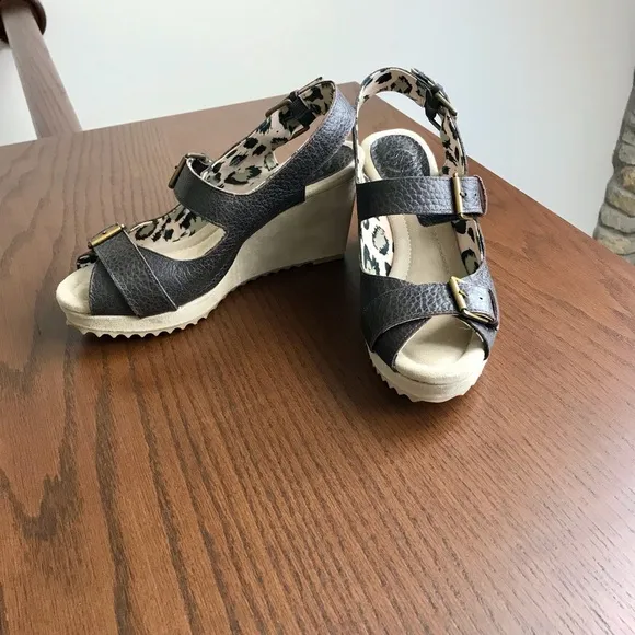 Johnston &amp; Murphy Women’s Brown Wedge Sandals, 10