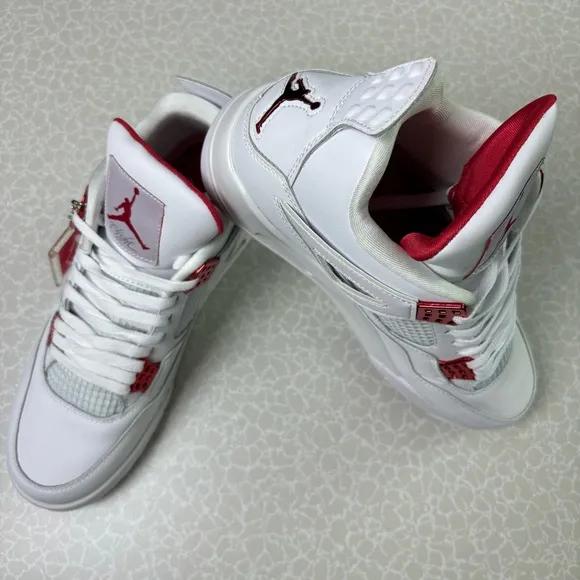 Jordan 4 Red Metallic Size 9.5 White &amp; Red Men's Athletic Sneakers (Pre-owned)