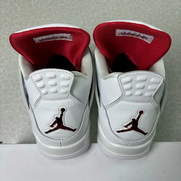 Jordan 4 Red Metallic Size 9.5 White &amp; Red Men's Athletic Sneakers (Pre-owned)