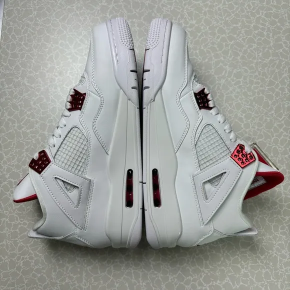 Jordan 4 Red Metallic Size 9.5 White &amp; Red Men's Athletic Sneakers (Pre-owned)