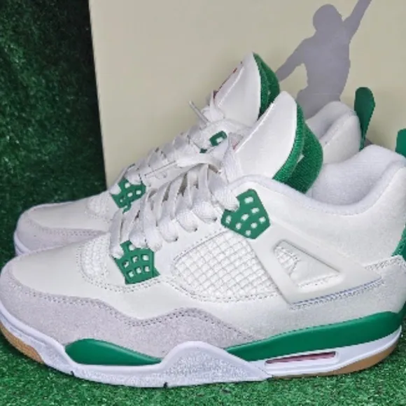 Jordan 4 SB pine green