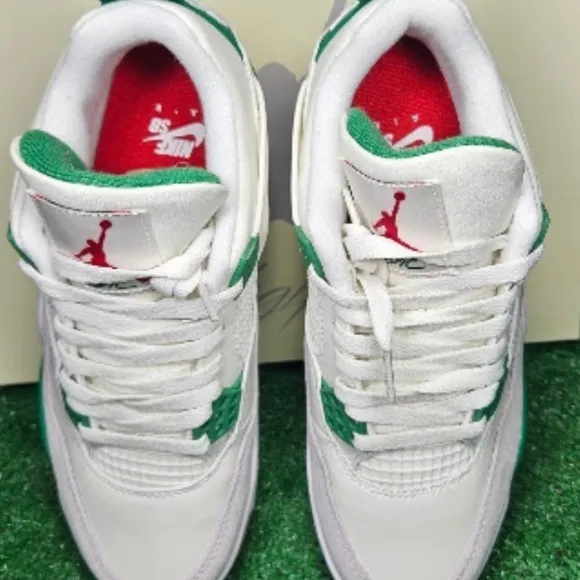 Jordan 4 SB pine green