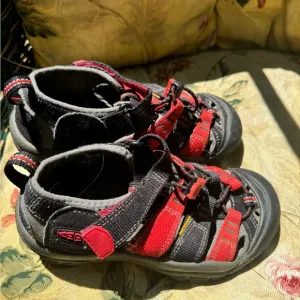 Keen sandals size toddler 13