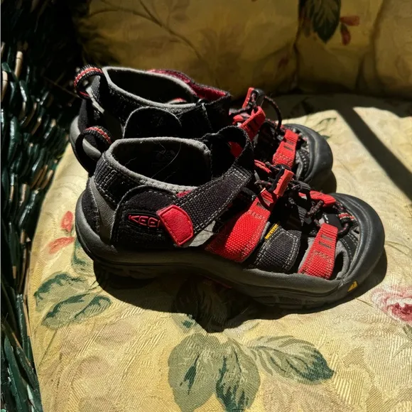 Keen sandals size toddler 13