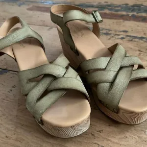 Kork Ease clog sandals, size 11.