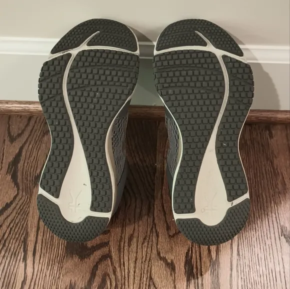 Kuru Quantum 2 Wide Walking Shoes