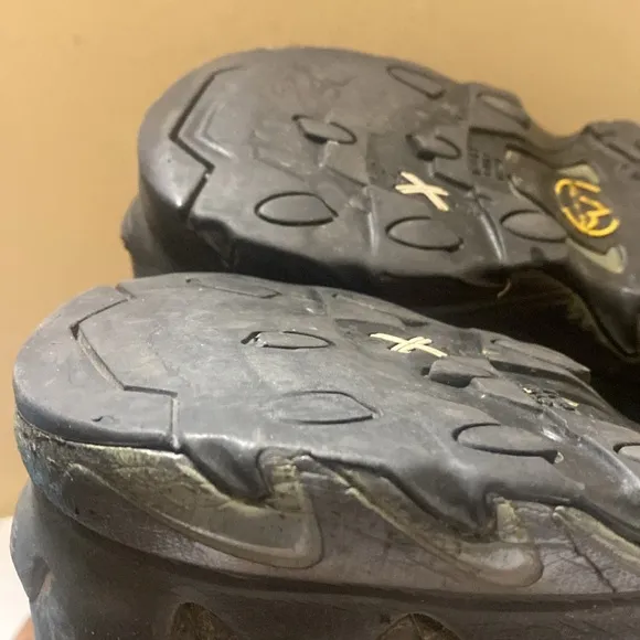 La Sportiva Ultra Raptor II Mid GTX Mens Black Size 10 Wide Goretex Hiking Boots