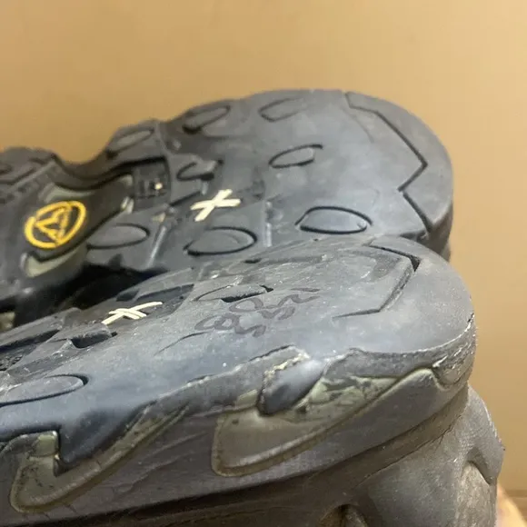 La Sportiva Ultra Raptor II Mid GTX Mens Black Size 10 Wide Goretex Hiking Boots