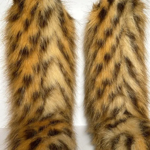 LARA BRIDGET ITALY Made New faux fur winter boots never worn stylish comfy warm