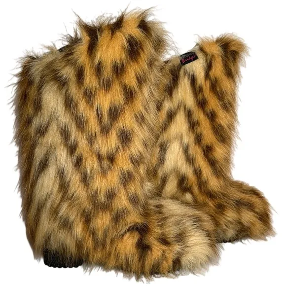 LARA BRIDGET ITALY Made New faux fur winter boots never worn stylish comfy warm