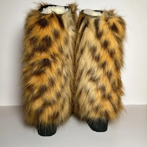 LARA BRIDGET ITALY Made New faux fur winter boots never worn stylish comfy warm