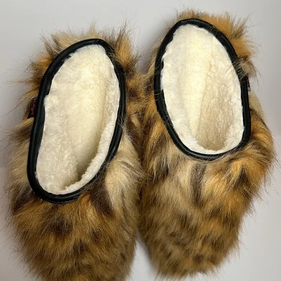 LARA BRIDGET ITALY Made New faux fur winter boots never worn stylish comfy warm