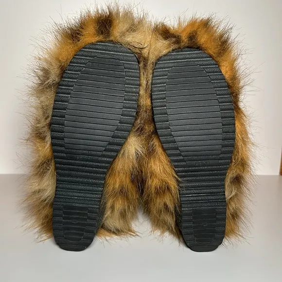 LARA BRIDGET ITALY Made New faux fur winter boots never worn stylish comfy warm