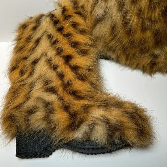 LARA BRIDGET ITALY Made New faux fur winter boots never worn stylish comfy warm
