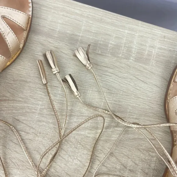 LILLY PULITZER Fit to be Tied Gladiator Sandals in Metallic Gold tassels 6.5 M