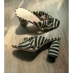 Loeffler Randall Black Coco Zebra Knot Sandals Regular M B