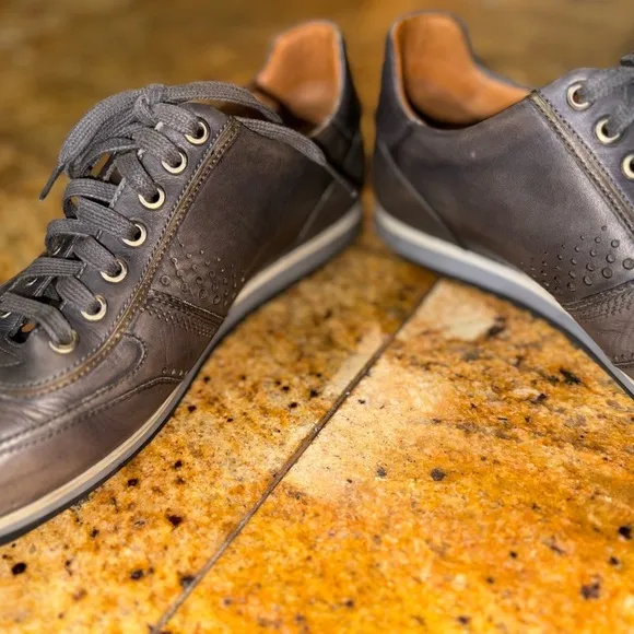 Magnanni 'Cristian' Grey Leather Sneakers  9