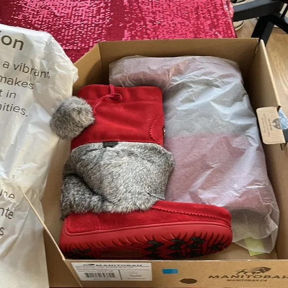 Manitobah Mukluk Rabbit Fur Snowy Owl’s Snow ❄️ and Rain Boots Red 6