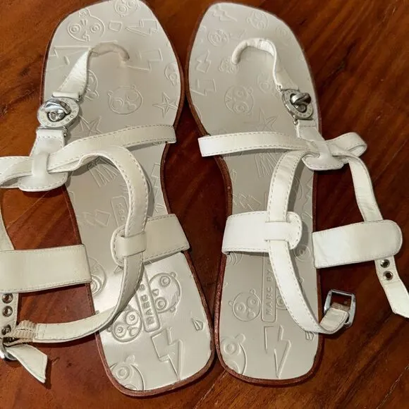 MARC JACOBS Turlock MJ logo off white leather T-sandals size 39.5  EUC