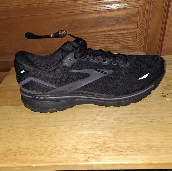 Men's Brooks Ghost 15 Black Running Shoes In A Size 12. NWOB.