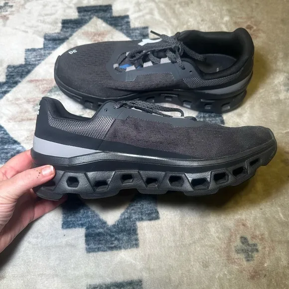 Men's On Cloudmonster Running Shoes size 9.5