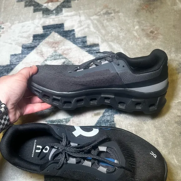 Men's On Cloudmonster Running Shoes size 9.5