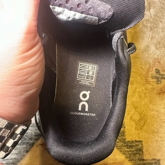 Men's On Cloudmonster Running Shoes size 9.5