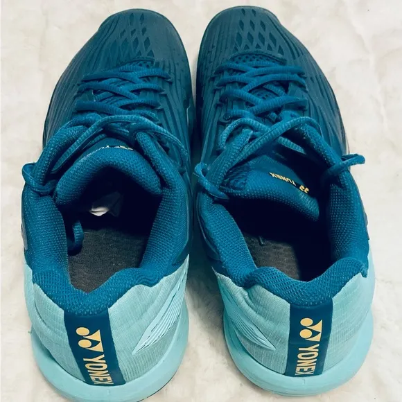 Men’s Yonex Tennis Shoes