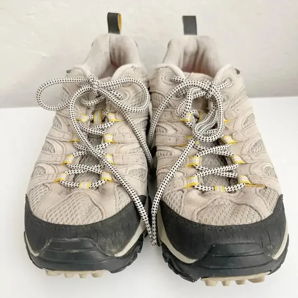 MERREL Ventilator Moab Hiking Shoes in Taupe size 9.5