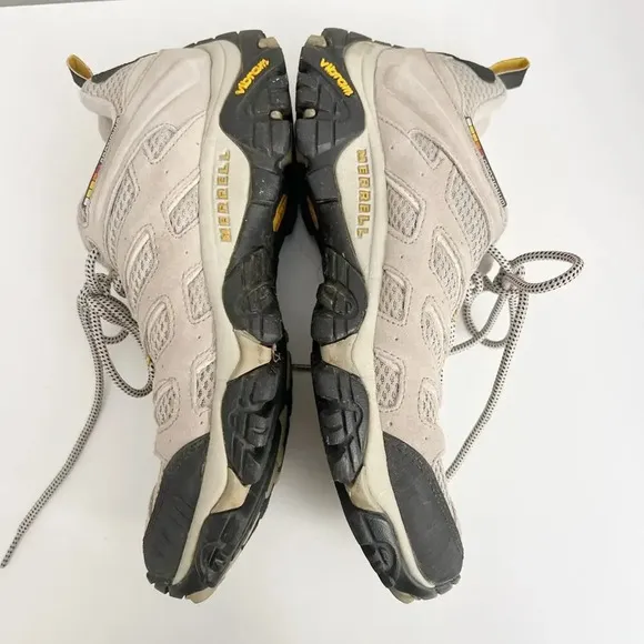 MERREL Ventilator Moab Hiking Shoes in Taupe size 9.5