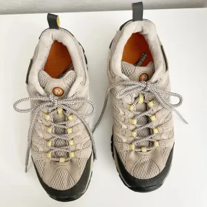 MERREL Ventilator Moab Hiking Shoes in Taupe size 9.5