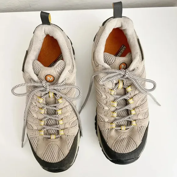 MERREL Ventilator Moab Hiking Shoes in Taupe size 9.5