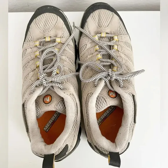 MERREL Ventilator Moab Hiking Shoes in Taupe size 9.5