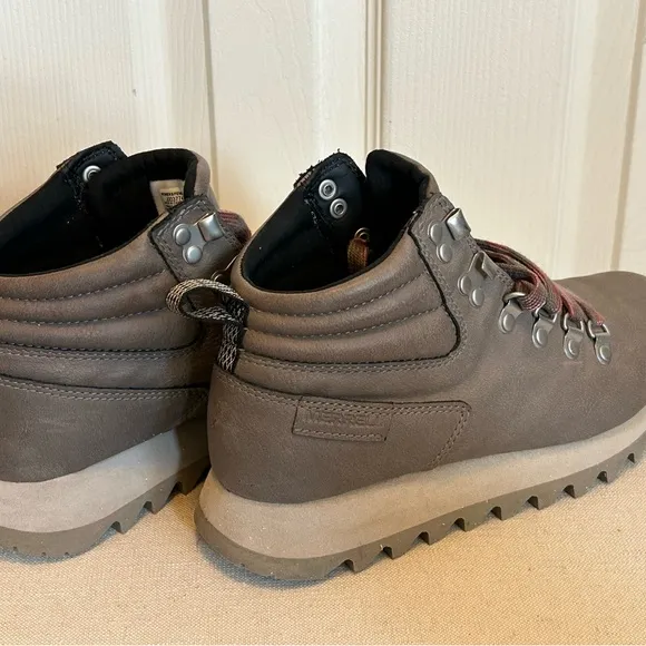 Merrell Women's Alpine Hiker Brown Athletic Lace-up Vegan Leather Hiking Boot