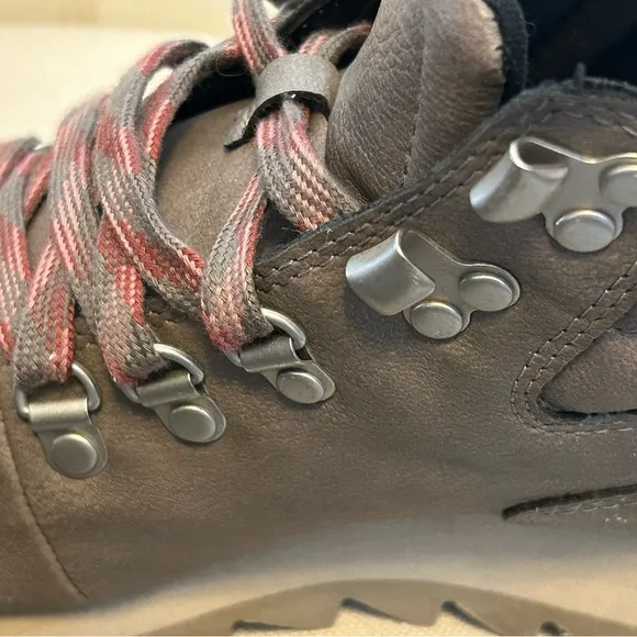 Merrell Women's Alpine Hiker Brown Athletic Lace-up Vegan Leather Hiking Boot