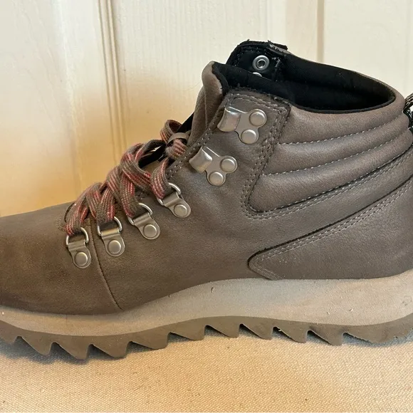 Merrell Women's Alpine Hiker Brown Athletic Lace-up Vegan Leather Hiking Boot