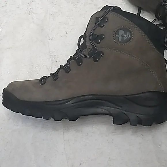 Merrell Women's work/hiking boot Size 8 Graphite and black