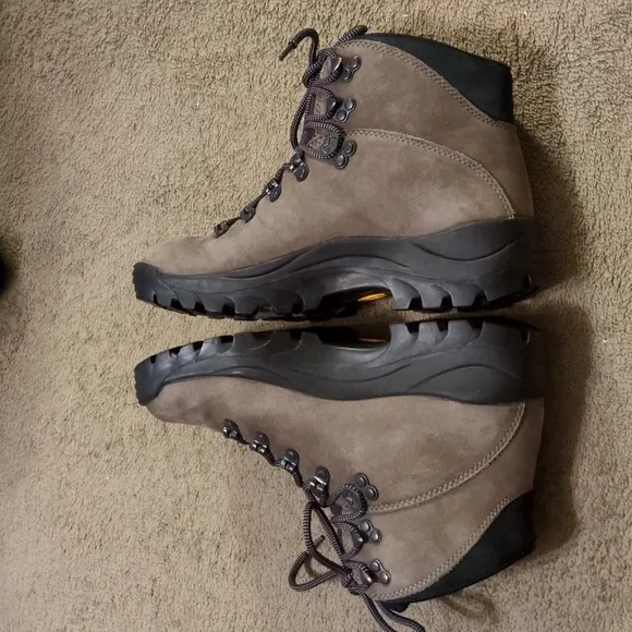 Merrell Women's work/hiking boot Size 8 Graphite and black