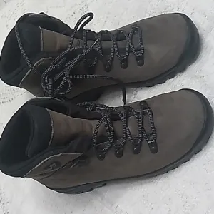 Merrell Women's work/hiking boot Size 8 Graphite and black