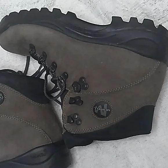 Merrell Women's work/hiking boot Size 8 Graphite and black