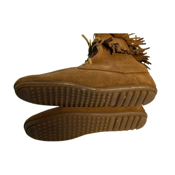 Minnetonka Boho style Brown Double Fringe Tramper Moccasin Boot SZ 7