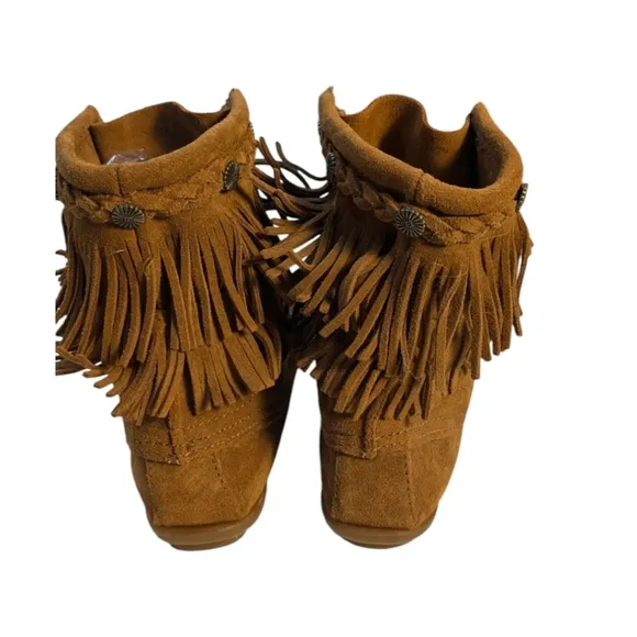 Minnetonka Boho style Brown Double Fringe Tramper Moccasin Boot SZ 7