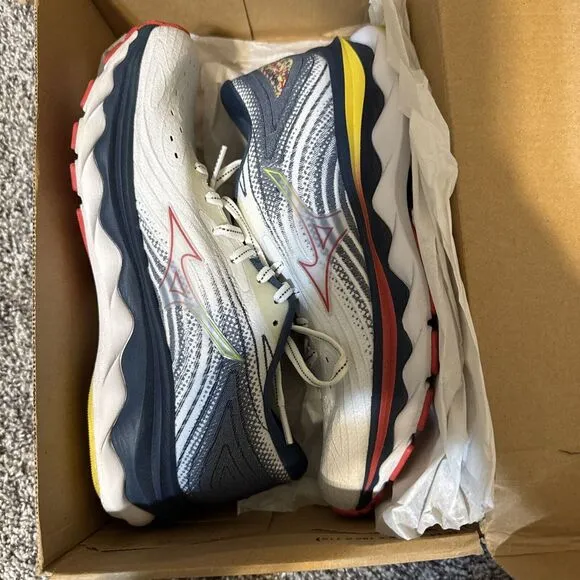 Mizuno Wave Sky 6 Running‎ Shoes in White / Hibiscus Size 7 Women's Sneakers
