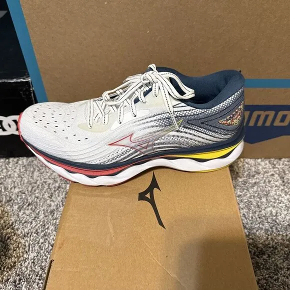 Mizuno Wave Sky 6 Running‎ Shoes in White / Hibiscus Size 7 Women's Sneakers