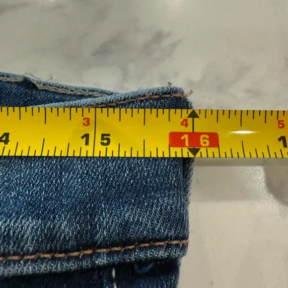 MOTHER The Weekender Fray, in Walking on Coals mid rise flare jeans size 32