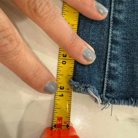 MOTHER The Weekender Fray, in Walking on Coals mid rise flare jeans size 32